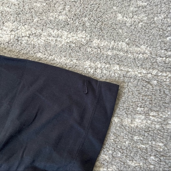 ✔️ NWT✔️ NIKE ESC Black Women's Graphic Tee - Picture 6 of 13